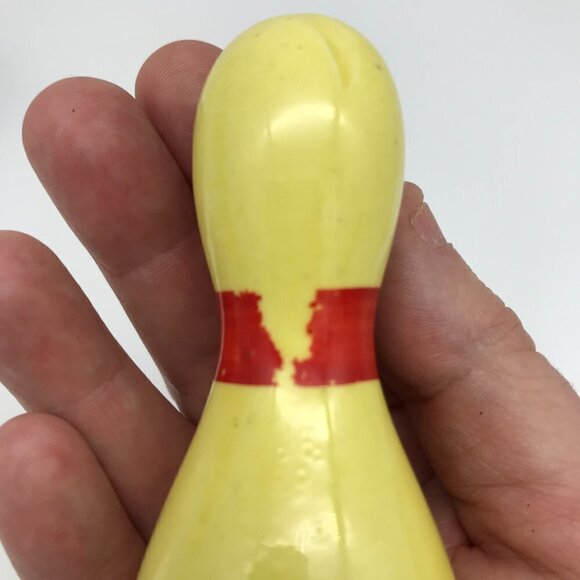 Napco Salt and Pepper Shakers Made in Japan Bowling Ball and Yellow Pin Vintage - Picture 4 of 14